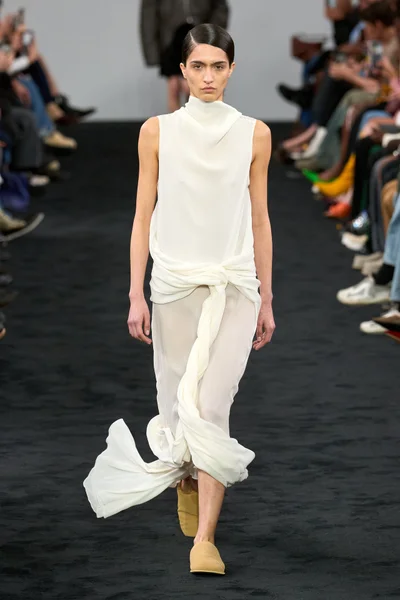 Look 32